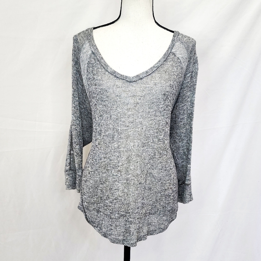 Mudd Round V-Neck Pullover Knit Sweater